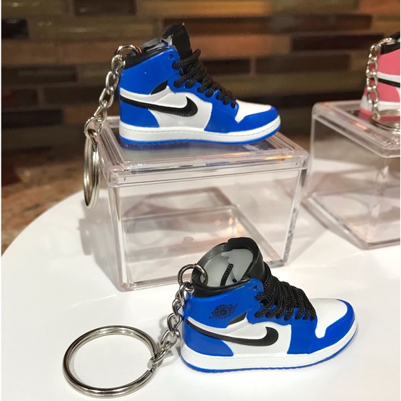 2-Pc (1-Pair) of Sneakers Keychains- New in box 😍 - Picture 5 of 9
